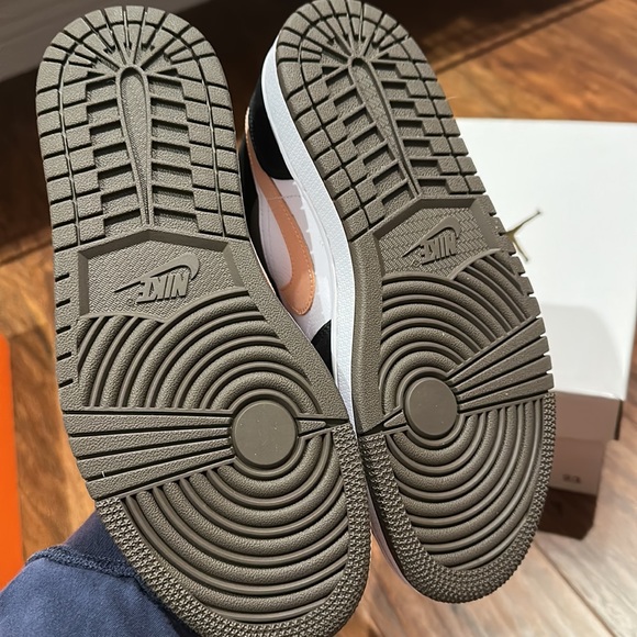 NWT Women’s Air Jordan 1 Mid SE Sneaker, size 8, white/apricot/agate-black. - Picture 5 of 11